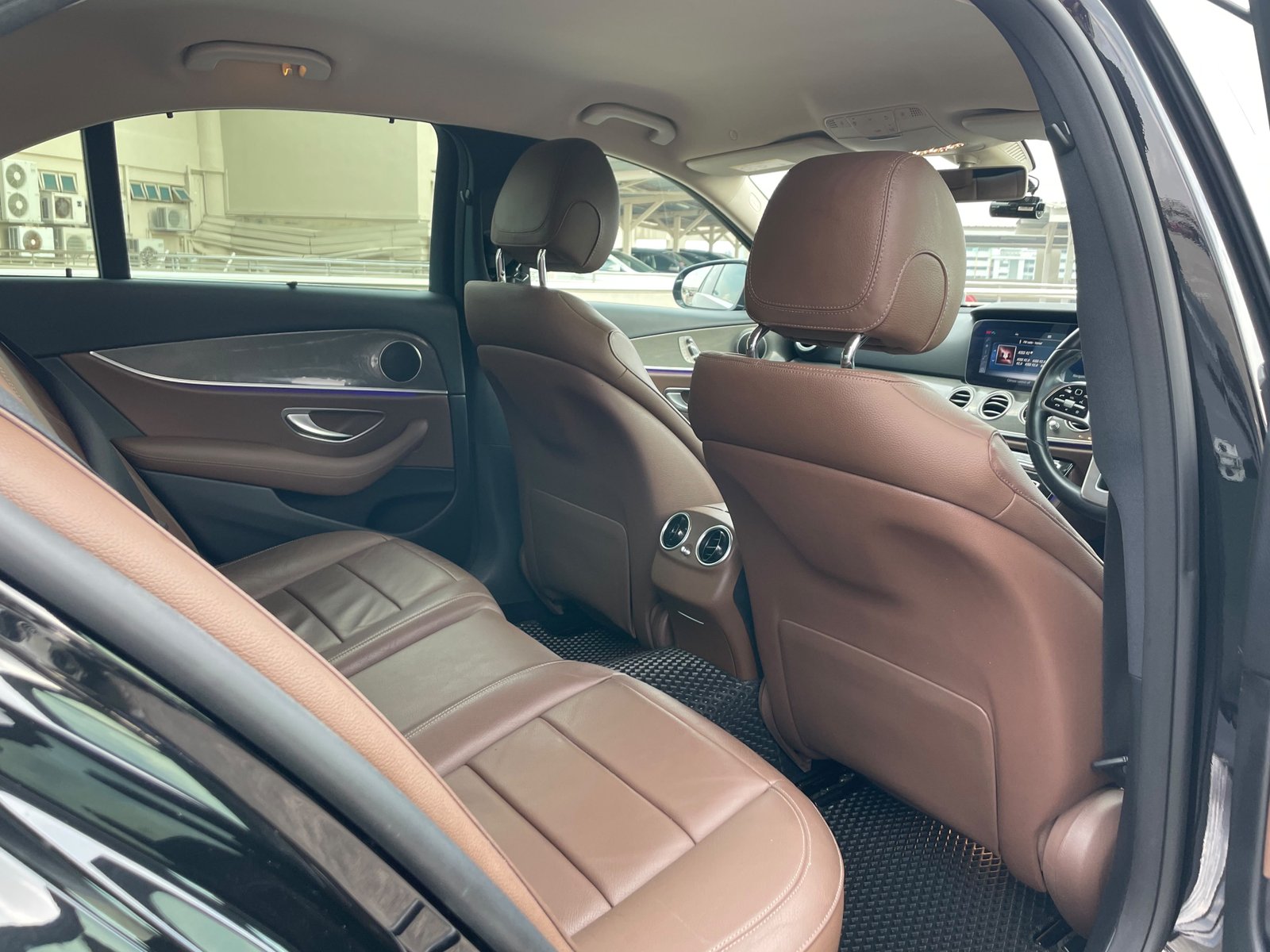 Mercedes-Benz E200 Avantgarde photo 8